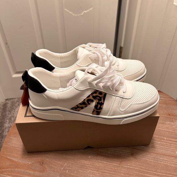 MIA sneaker - Picture 3 of 4